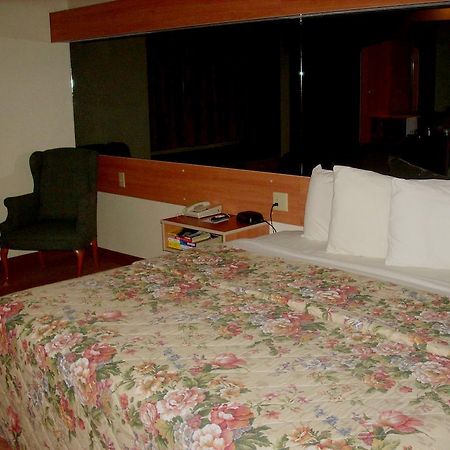Western Skies Inn & Suites 로스 루나스 외부 사진
