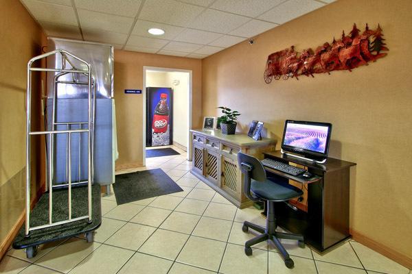 Western Skies Inn & Suites 로스 루나스 외부 사진