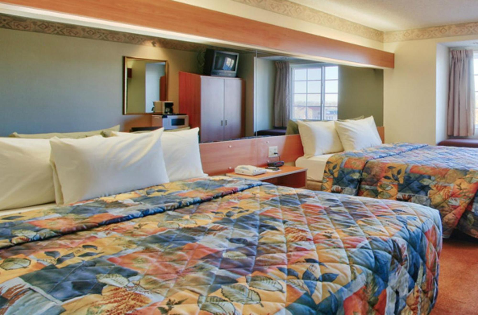 Western Skies Inn & Suites 로스 루나스 외부 사진
