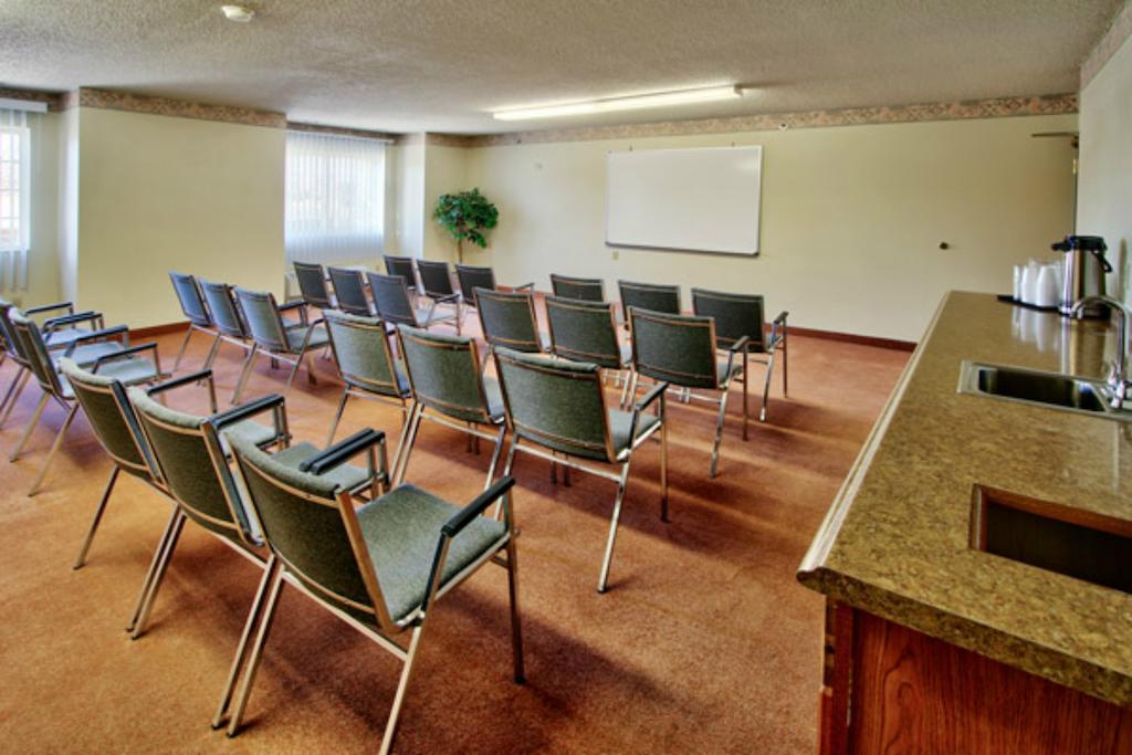 Western Skies Inn & Suites 로스 루나스 외부 사진