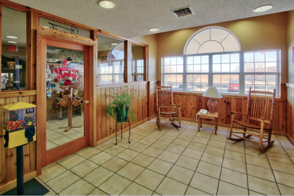 Western Skies Inn & Suites 로스 루나스 외부 사진