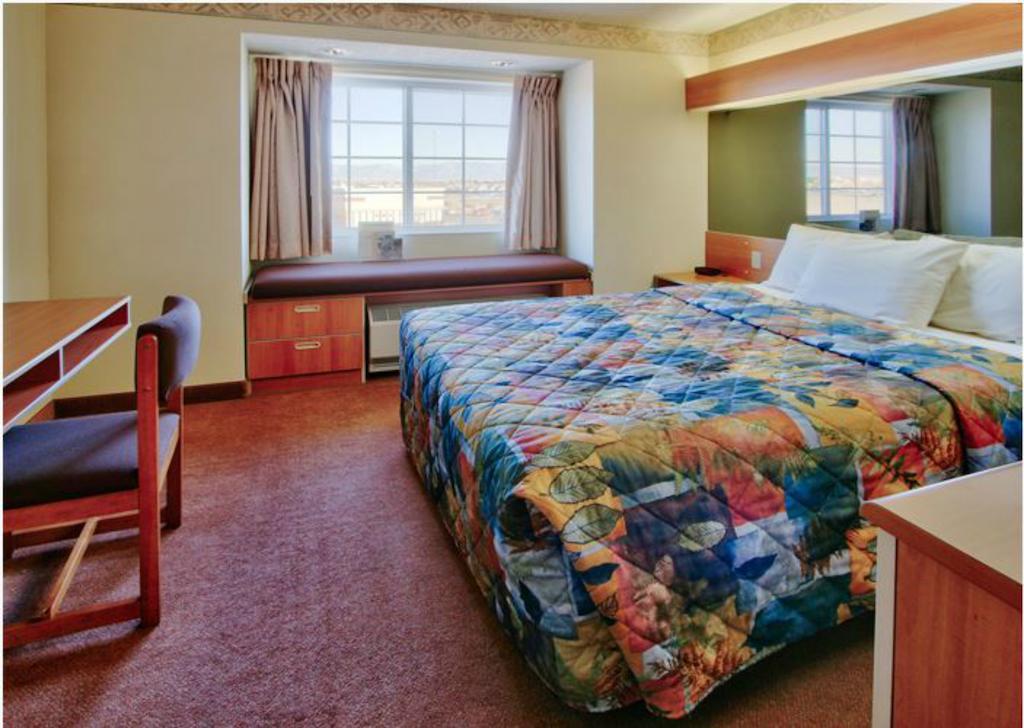 Western Skies Inn & Suites 로스 루나스 외부 사진