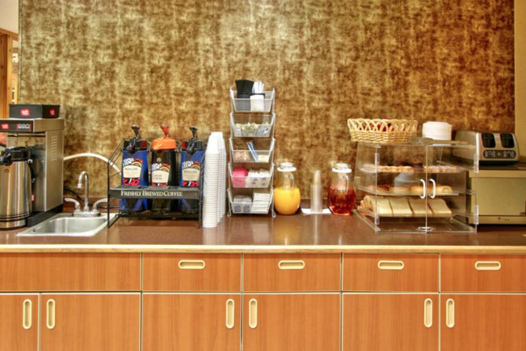 Western Skies Inn & Suites 로스 루나스 외부 사진