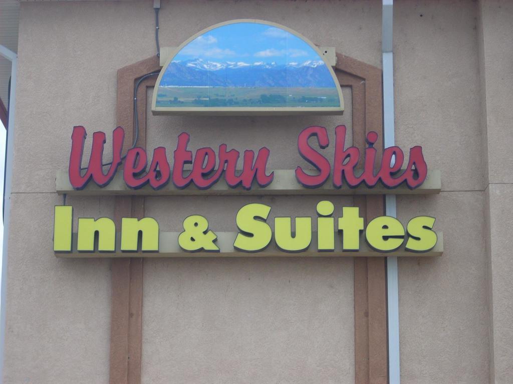 Western Skies Inn & Suites 로스 루나스 외부 사진