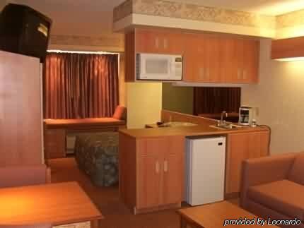 Western Skies Inn & Suites 로스 루나스 외부 사진