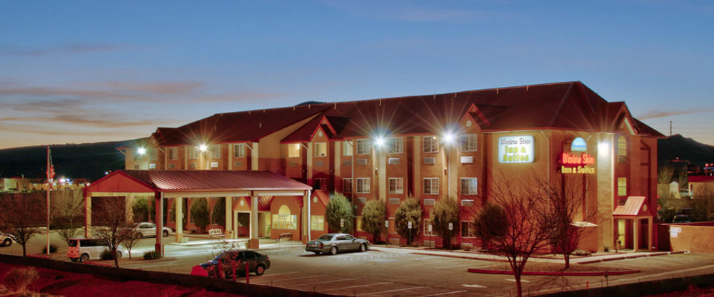 Western Skies Inn & Suites 로스 루나스 외부 사진