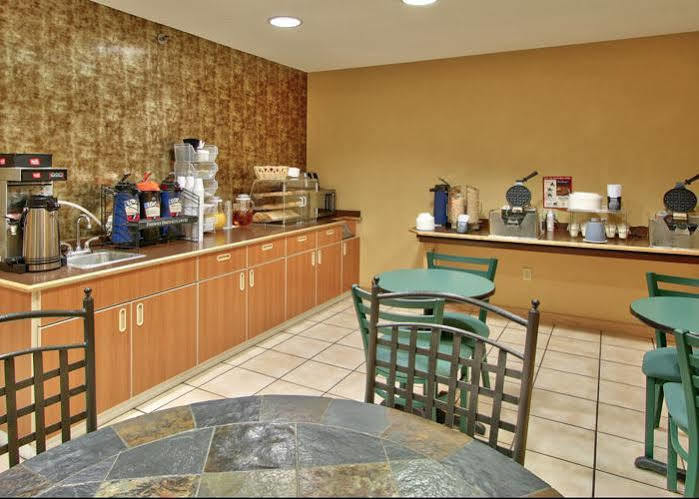 Western Skies Inn & Suites 로스 루나스 외부 사진